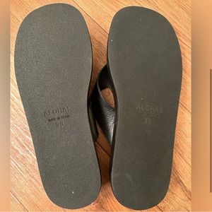 ALOHAS Black Platform Flip Flop / Sandals